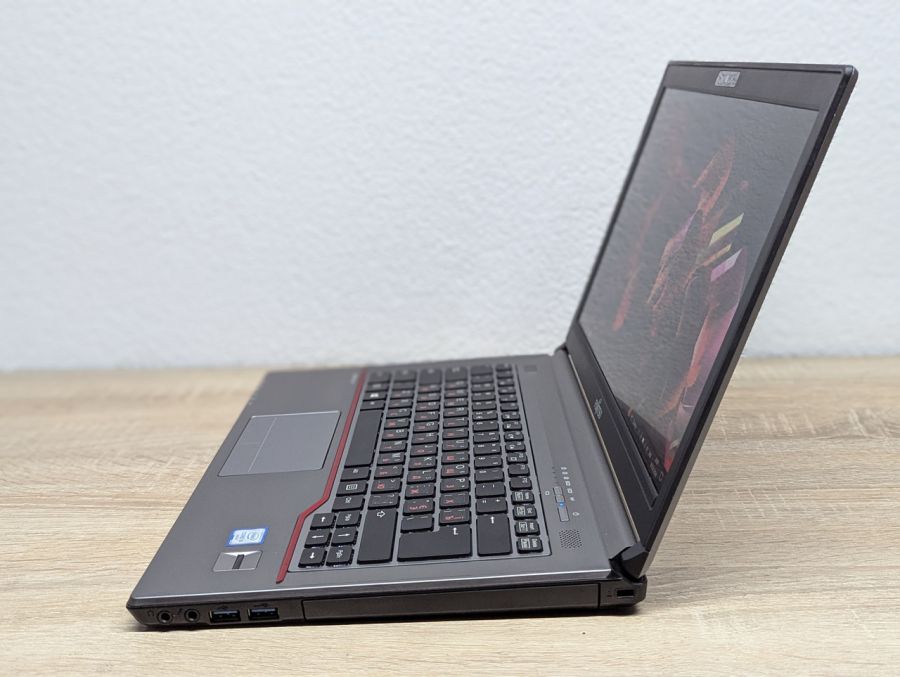 Ноутбук Б/В Fujitsu LifeBook E746, Intel Core i5-6200U, DDR4 8 GB, SSD 128GB, 14" Full HD