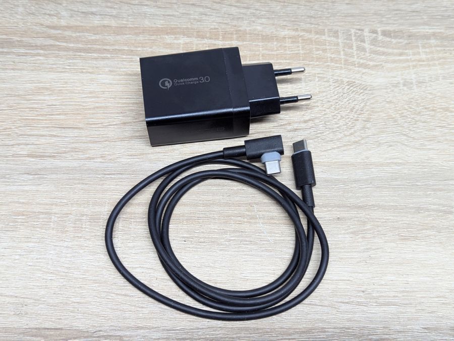 Новий Зарядний пристрій Qualcomm USB 4 адаптер+Type C