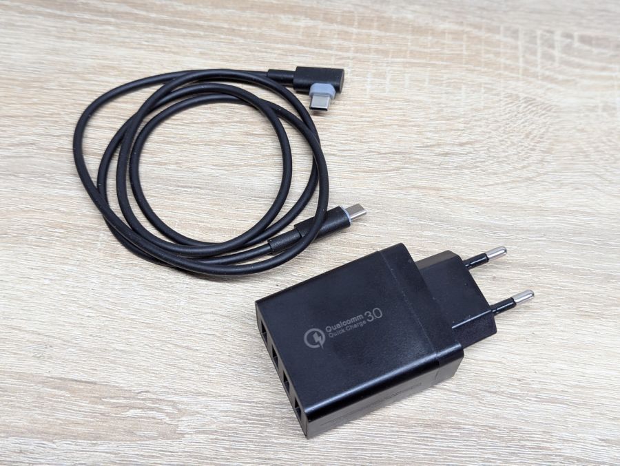 Новий Зарядний пристрій Qualcomm USB 4 адаптер+Type C