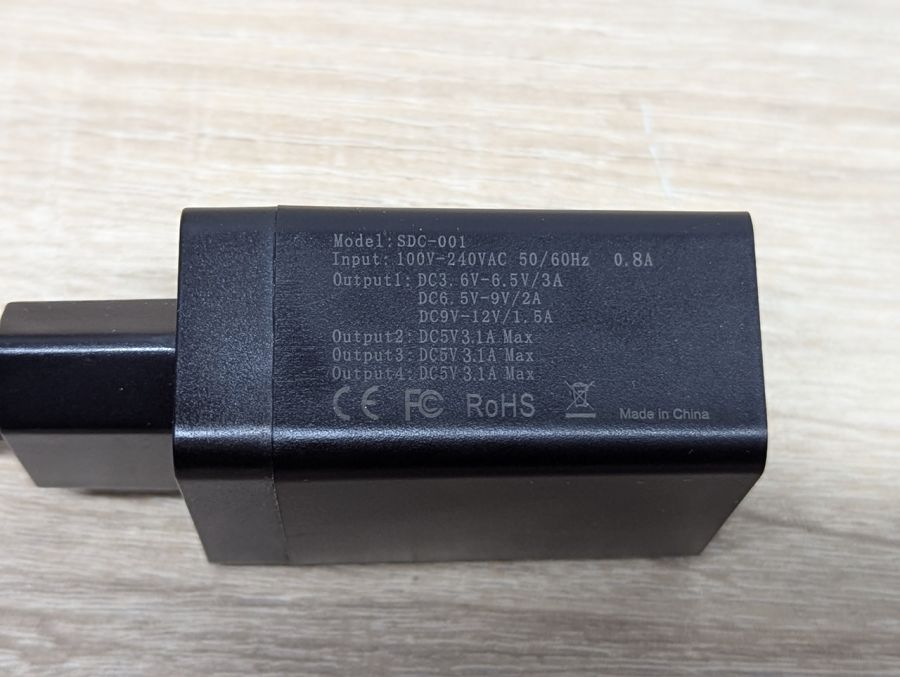 Новий Зарядний пристрій Qualcomm USB 4 адаптер+Type C