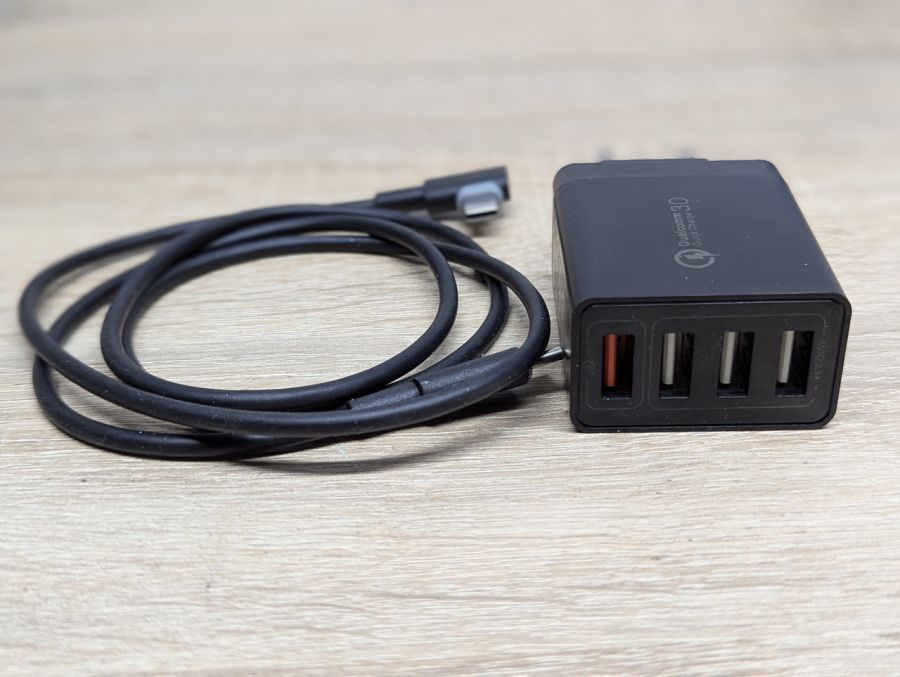 Новий Зарядний пристрій Qualcomm USB 4 адаптер+Type C