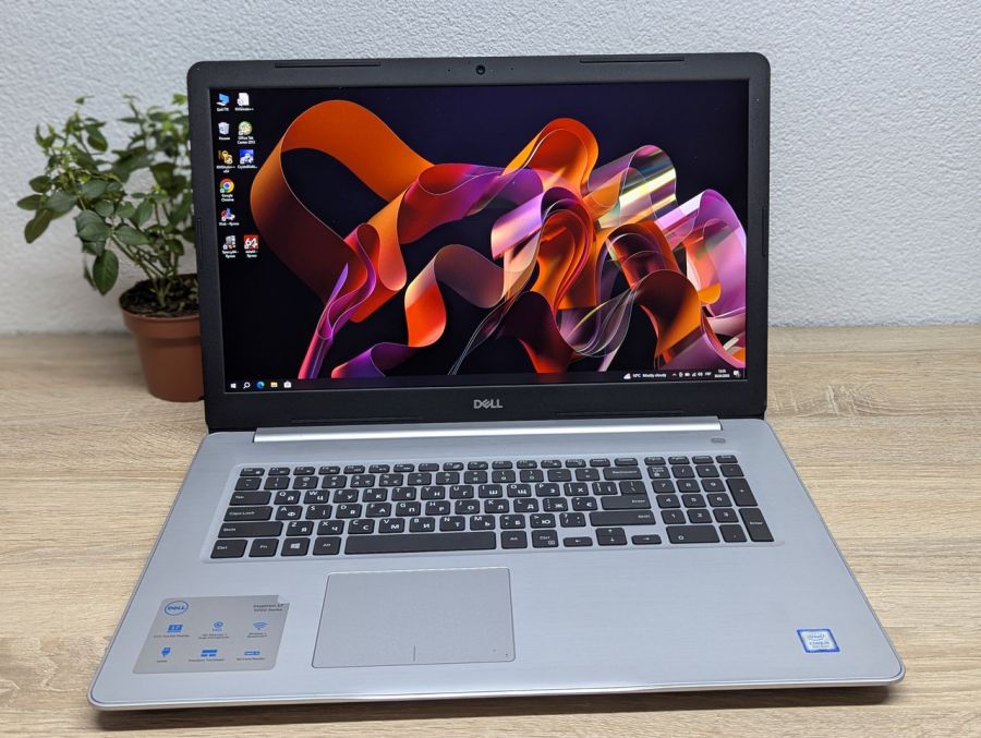 Ноутбук Б/В Dell Inspiron 5770, Intel Core i5-8250U, DDR4 16 GB, SSD 256GB, 17" Full HD