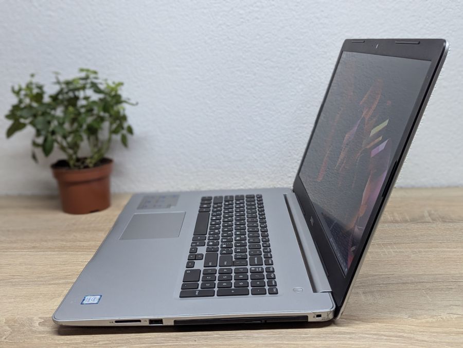 Ноутбук Б/В Dell Inspiron 5770, Intel Core i5-8250U, DDR4 16 GB, SSD 256GB, 17" Full HD