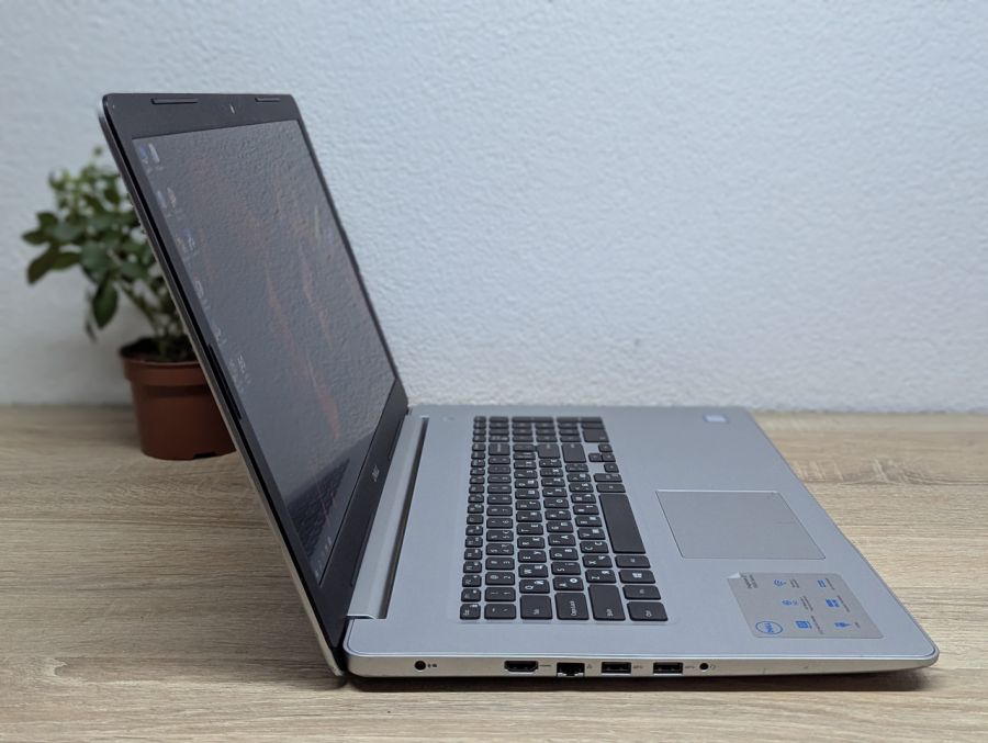 Ноутбук Б/В Dell Inspiron 5770, Intel Core i5-8250U, DDR4 16 GB, SSD 256GB, 17" Full HD