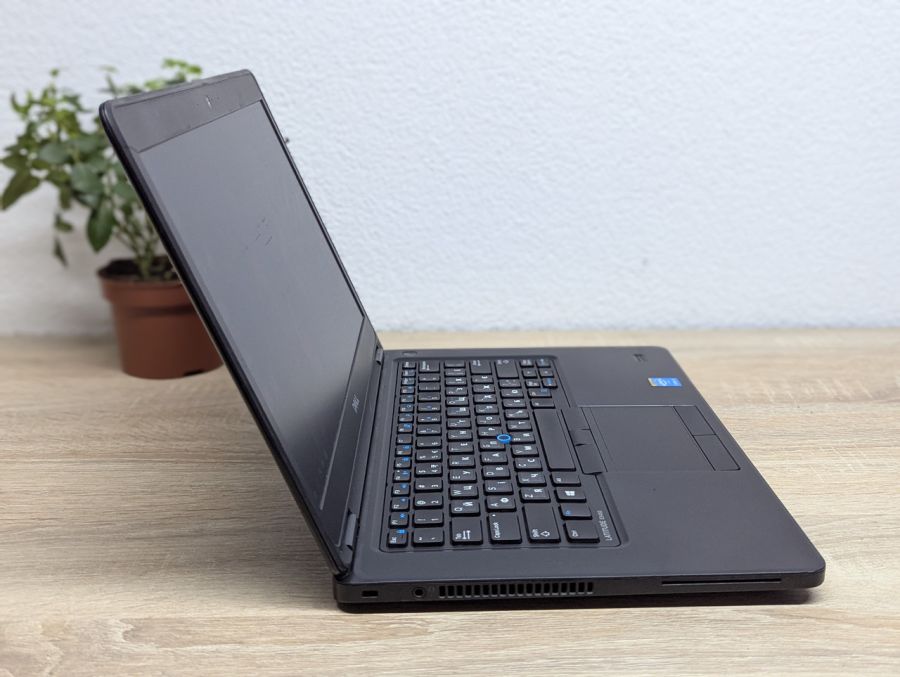 Ноутбук Б/В Dell Latitude E5450, Intel Core i3-5010U, DDR3 8 GB, SSD 128GB, 14" HD