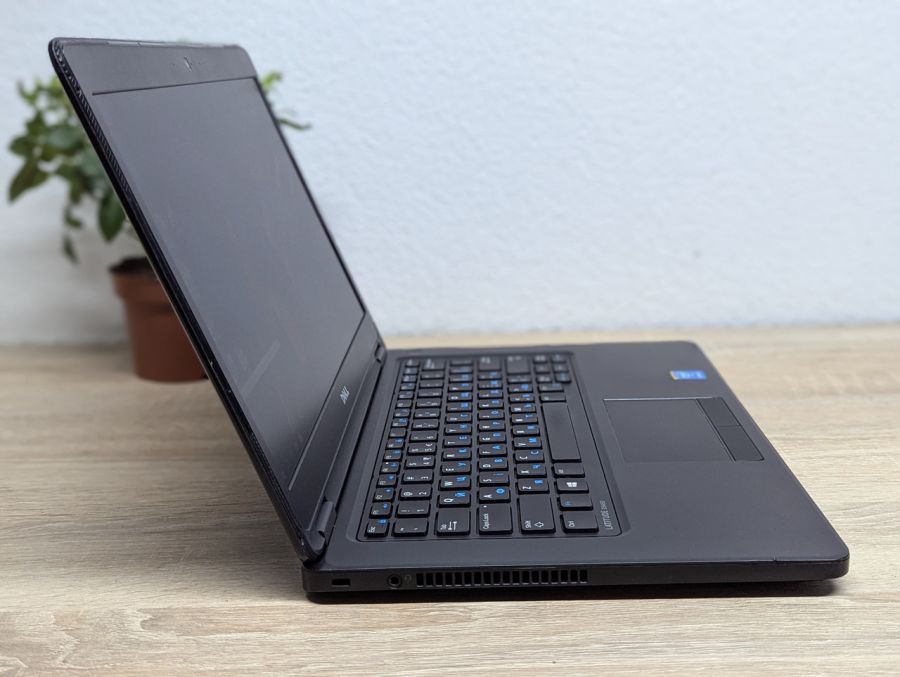 Ноутбук Б/В Dell Latitude E5450, Intel Core i5-5200U, DDR3 8GB, SSD 128GB, 14" HD