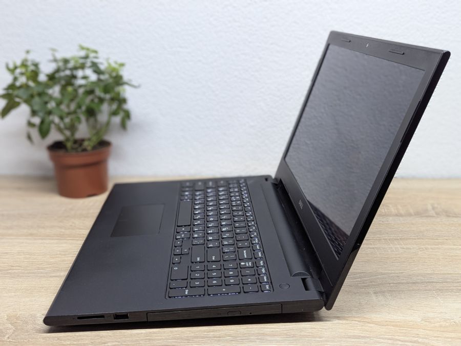Ноутбук Б/В Dell Inspiron 3543, Intel Core i5-5200U, DDR3 8 GB, SSD 128GB, NVIDIA GeForce 820M 2Gb, 15.6"