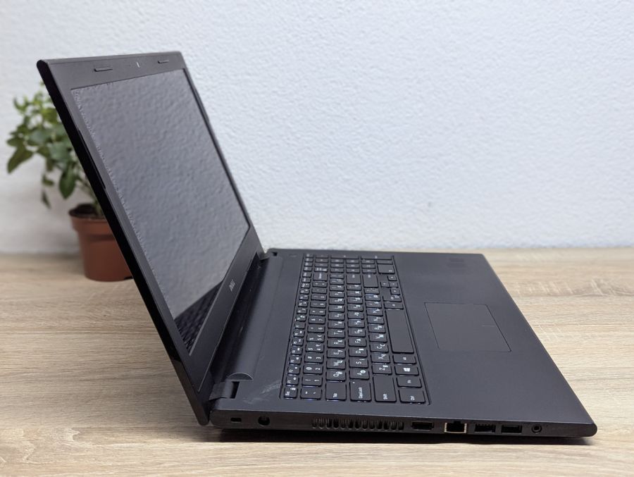 Ноутбук Б/В Dell Inspiron 3543, Intel Core i5-5200U, DDR3 8 GB, SSD 128GB, NVIDIA GeForce 820M 2Gb, 15.6"
