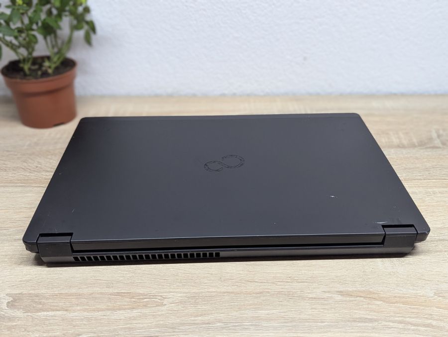 Ноутбук Б/В Fujitsu Celsius H780, Intel Core i7-8850H, DDR4 32 GB, SSD 512GB, NVIDIA Quadro P1000 4Gb, 15.6" Full HD