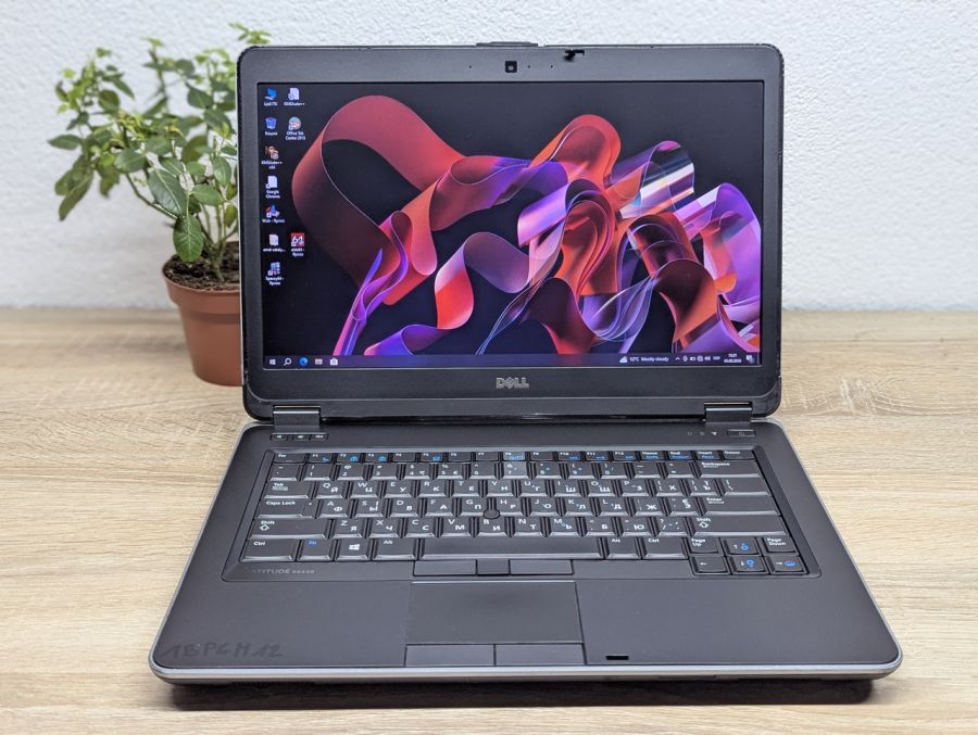 Ноутбук Б/В Dell Latitude E6440, Intel Core i5-4310M, DDR3 8 GB, SSD 256GB, AMD Radeon HD 8600M 2Gb, 14" HD