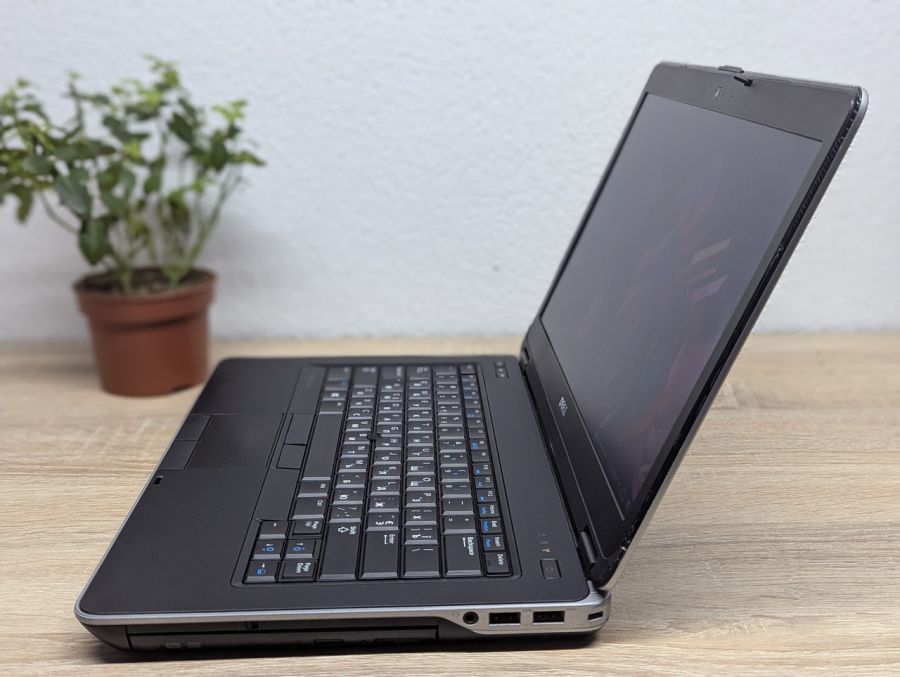 Ноутбук Б/В Dell Latitude E6440, Intel Core i5-4310M, DDR3 8 GB, SSD 256GB, AMD Radeon HD 8600M 2Gb, 14" HD
