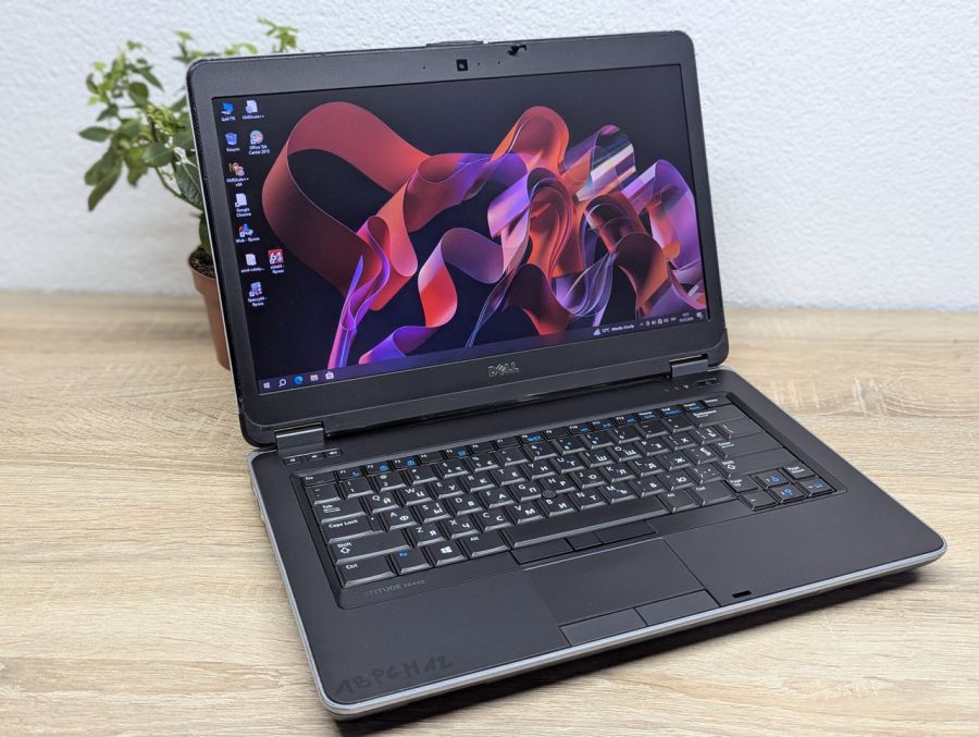 Ноутбук Б/В Dell Latitude E6440, Intel Core i5-4310M, DDR3 8 GB, SSD 256GB, AMD Radeon HD 8600M 2Gb, 14" HD