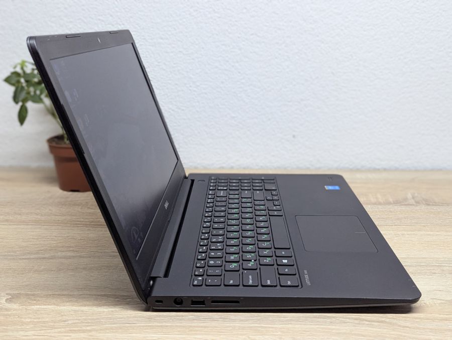 Ноутбук Б/В Dell Latitude 3550, Intel Core i5-5200U, DDR3 8GB, SSD 120GB, 15.6" HD