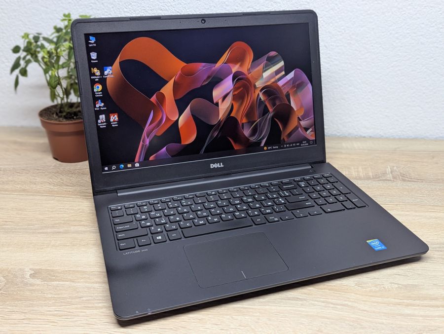 Ноутбук Б/В Dell Latitude 3550, Intel Core i5-5200U, DDR3 8 GB, SSD 128GB, NVIDIA GeForce 830M 2Gb, 15.6" Full HD