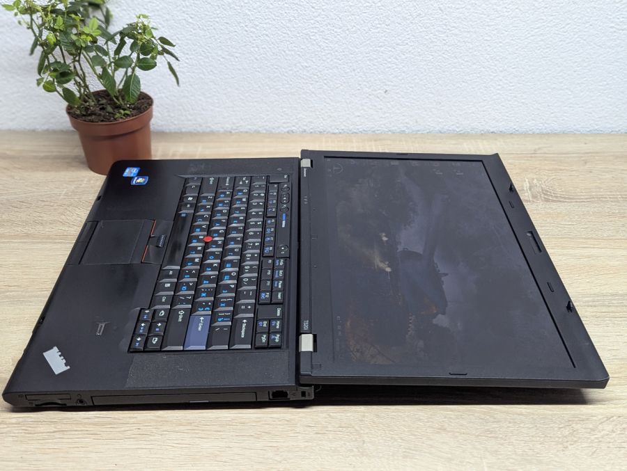 Ноутбук Б/В Lenovo ThinkPad T520I, Intel Core i3-2310M, DDR3, SSD 128GB, 15.6" HD