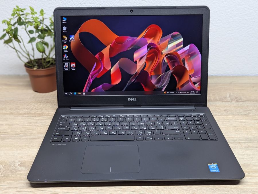 Ноутбук Б/В Dell Latitude 3550, Intel Core i5-5200U, DDR3 8GB, SSD 256GB, NVIDIA GeForce 830M 2GB, 15.6" Full HD