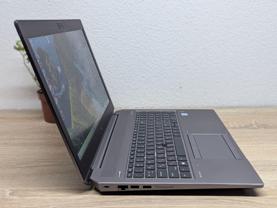 Ноутбук Б/В HP ZBook 15 G5, Intel Core i7-8850H, DDR4, SSD 128GB Гб + SSD 500GB, NVIDIA Quadro P1000, 15.6" Full HD