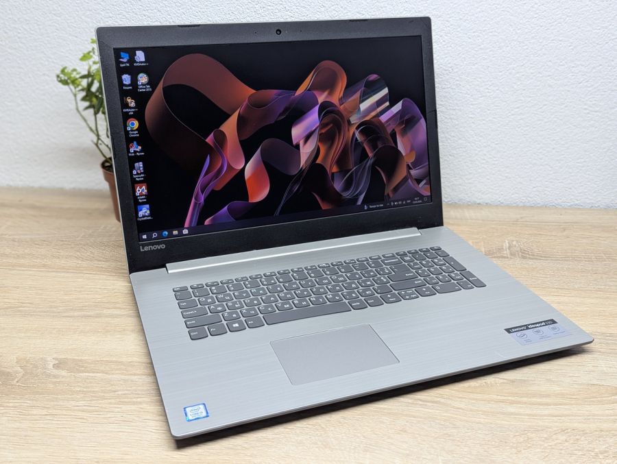 Ноутбук Б/В Lenovo IdeaPad 330-17IKB, Intel Core i3-8130U, DDR4 8 GB, SSD 128GB + 1 TB, 17" UHD