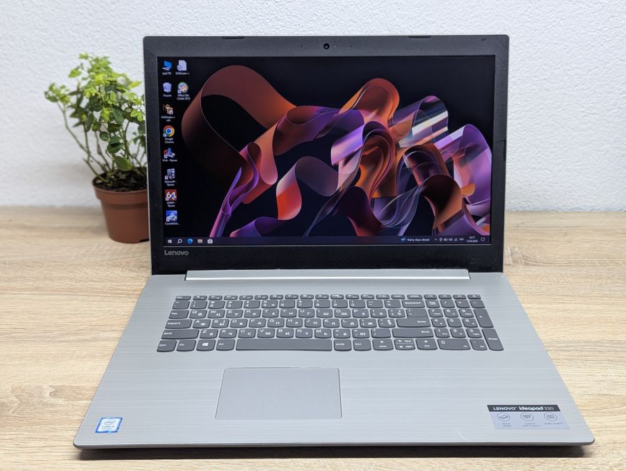 Ноутбук Б/В Lenovo IdeaPad 330-17IKB, Intel Core i3-8130U, DDR4 8 GB, SSD 128GB + 1 TB, 17" UHD