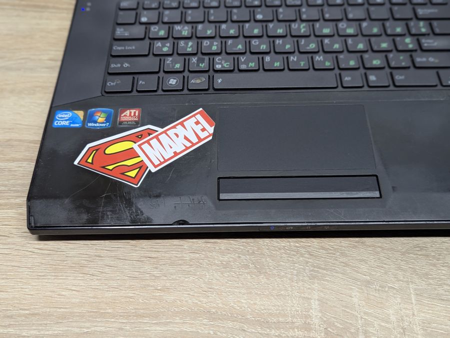 Ноутбук Б/В ASUS J73J, Intel Core i7-720QM, DDR3 6GB, SSD 256GB + SSD 500GB, AMD Radeon HD 5800 1GB, 17" HD