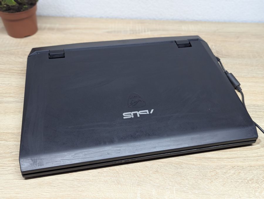 Ноутбук Б/В ASUS J73J, Intel Core i7-720QM, DDR3 6 GB, SSD 256GB + SSD 500GB, AMD Radeon HD 5800 1Gb, 17.3" HD