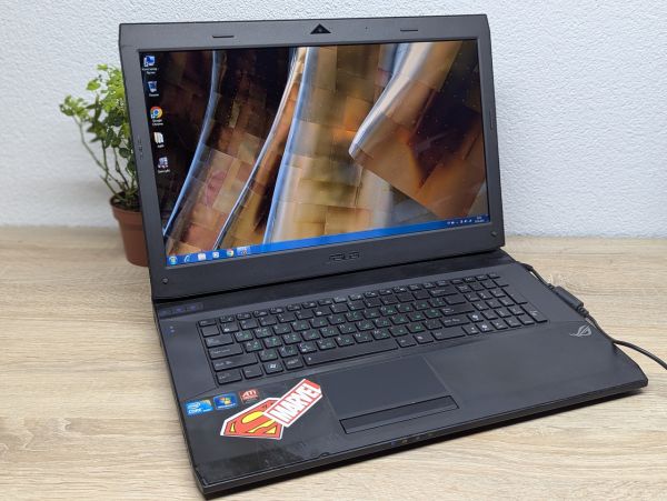 Ноутбук Б/В ASUS J73J, Intel Core i7-720QM, DDR3 6 GB, SSD 256GB + SSD 500GB, AMD Radeon HD 5800 1Gb, 17.3" HD
