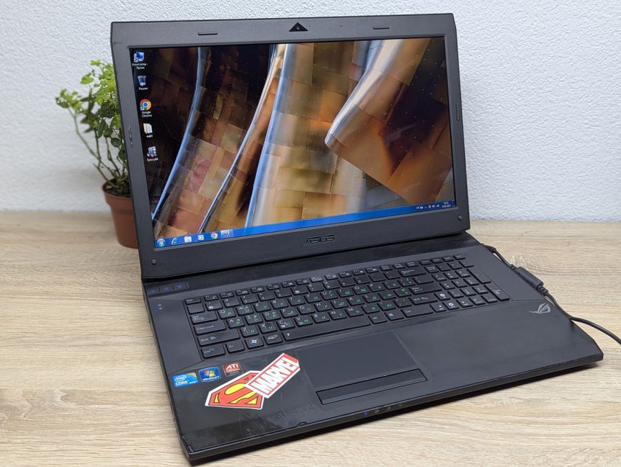 Ноутбук Б/В ASUS J73J, Intel Core i7-720QM, DDR3 6 GB, SSD 256GB + SSD 500GB, AMD Radeon HD 5800 1Gb, 17.3" HD