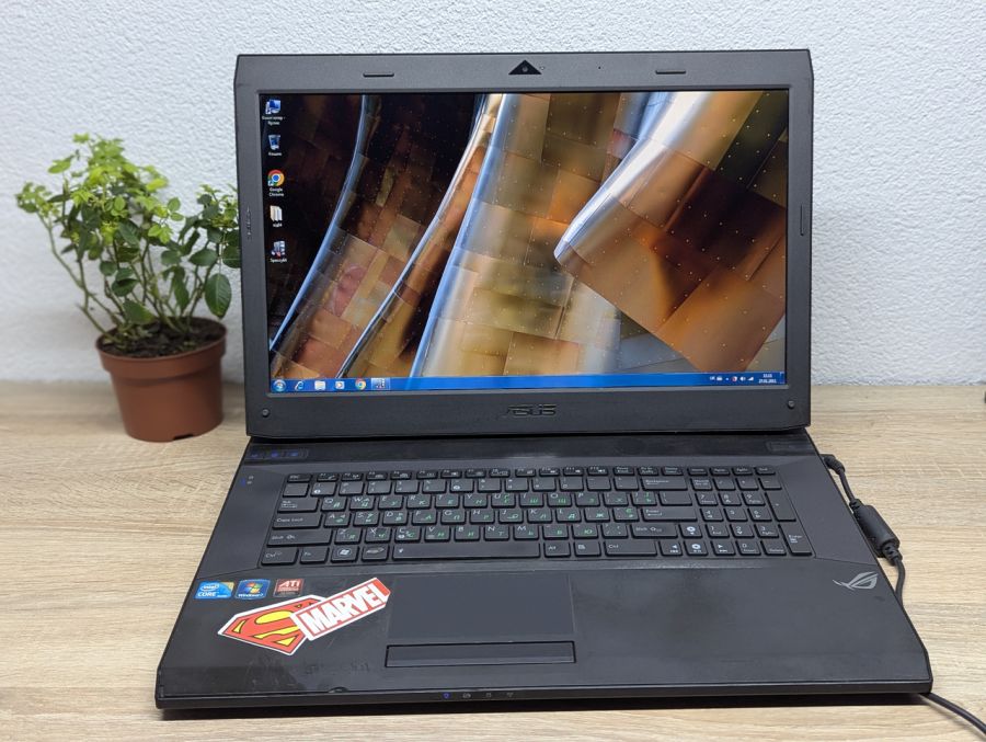 Ноутбук Б/В ASUS J73J, Intel Core i7-720QM, DDR3 6 GB, SSD 256GB + SSD 500GB, AMD Radeon HD 5800 1Gb, 17.3" HD