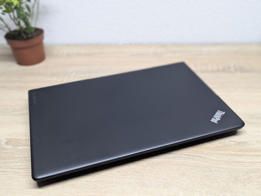 Ноутбук Б/В Lenovo ThinkPad E570, Intel Core i3-7100U, DDR4 8 GB, SSD 128GB, 15.6" Full HD