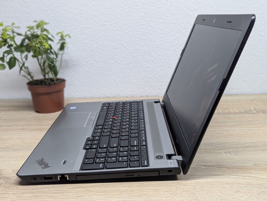 Ноутбук Б/В Lenovo ThinkPad E570, Intel Core i3-7100U, DDR4 8 GB, SSD 128GB, 15.6" Full HD