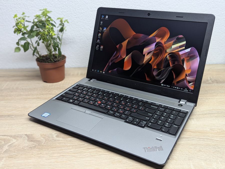 Ноутбук Б/В Lenovo ThinkPad E570, Intel Core i3-7100U, DDR4 8 GB, SSD 128GB, 15.6" Full HD