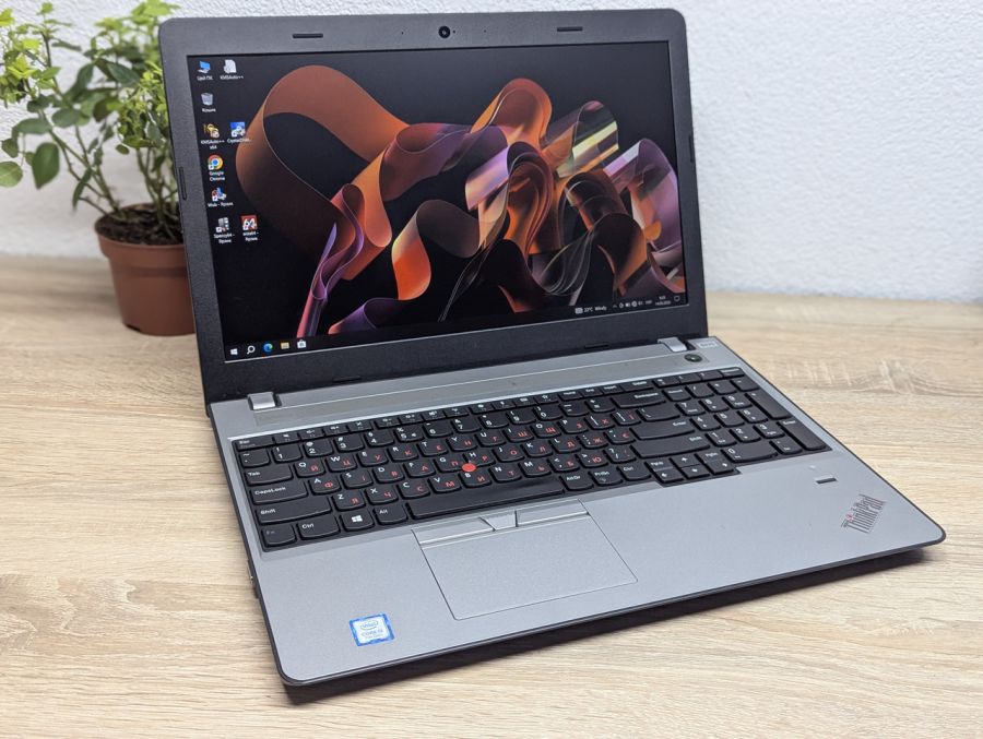 Ноутбук Б/В Lenovo ThinkPad E570, Intel Core i3-7100U, DDR4 8GB, SSD 128GB, 15.6" Full HD