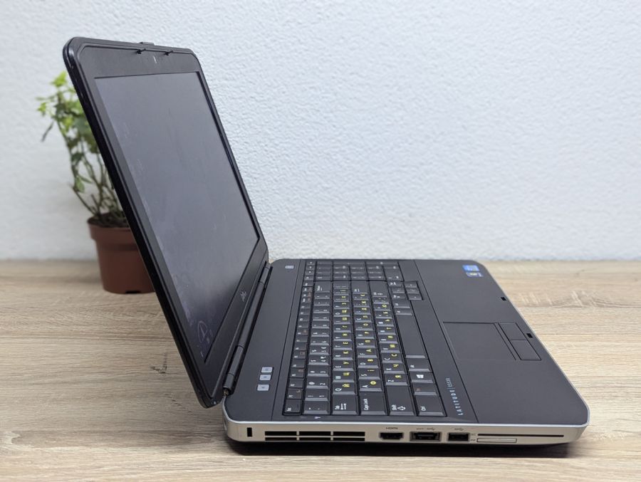 Ноутбук Б/В Dell Latitude E5530, Intel Core i5-3340M, DDR3 8 GB, SSD 128GB, 15.6" HD