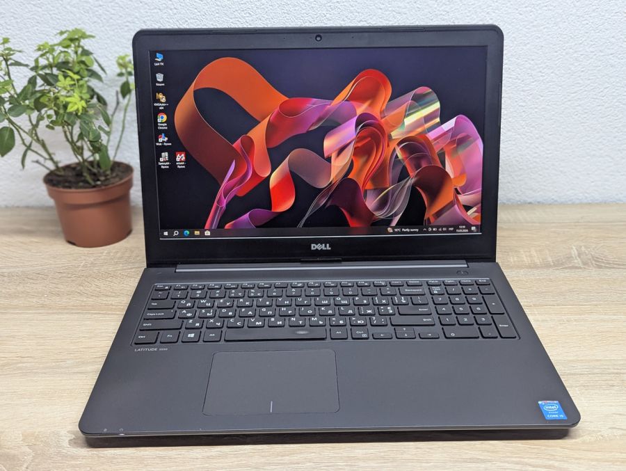 Ноутбук Б/В Dell Latitude 3550, Intel Core i5-5200U, DDR3 8 GB, SSD 128GB, 15.6" Full HD