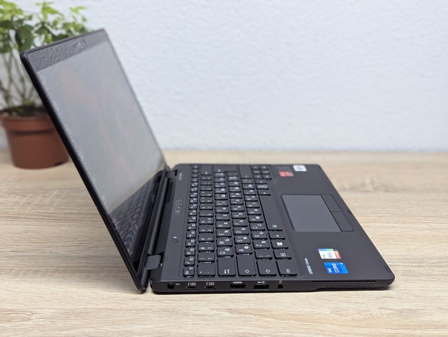 Ноутбук Б/В Fujitsu LifeBook U9311X, Intel Core i5-1135G7U, DDR4 16GB, SSD 256GB, 13" Full HD Сенсор