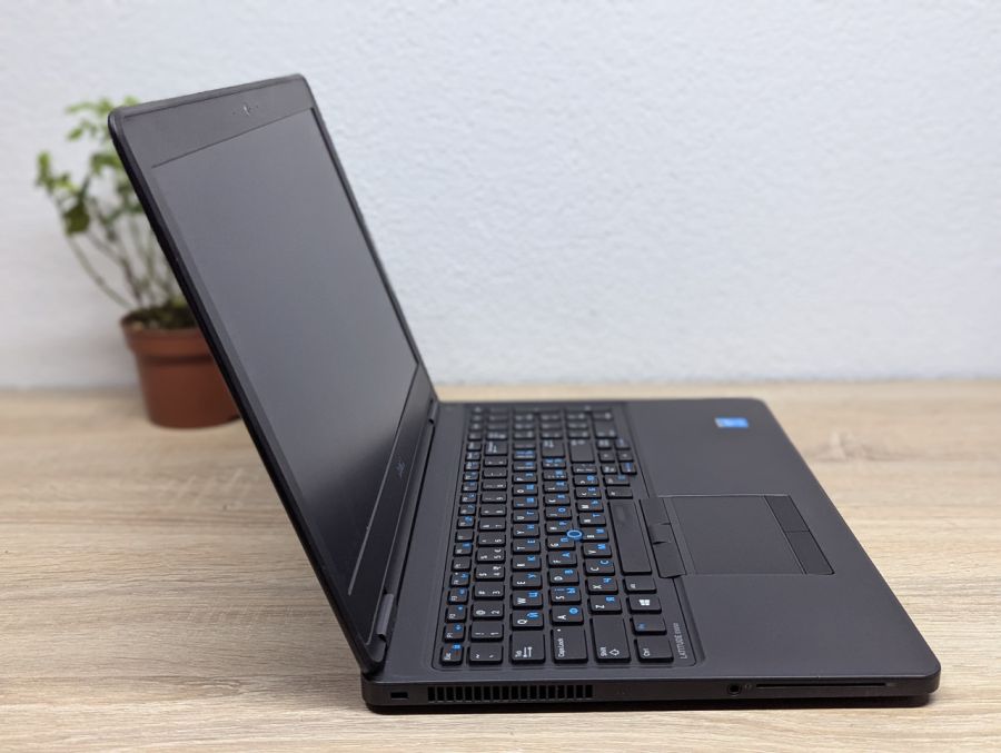 Ноутбук Б/В Dell Latitude E5550, Intel Core i5-5300U, DDR3 8 GB, SSD 128GB, 15.6" Full HD