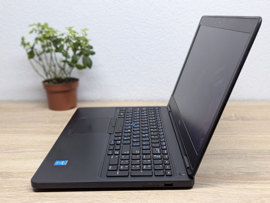 Ноутбук Б/В Dell Latitude E5550, Intel Core i5-5300U, DDR3 8 GB, SSD 128GB, 15.6" Full HD