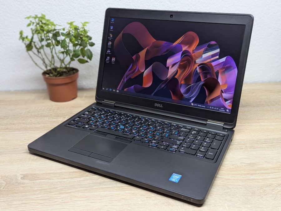 Ноутбук Б/В Dell Latitude E5550, Intel Core i5-5300U, DDR3 8 GB, SSD 128GB, 15.6" Full HD