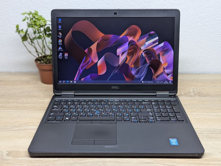 Ноутбук Б/В Dell Latitude E5550, Intel Core i5-5300U, DDR3 8 GB, SSD 128GB, 15.6" Full HD