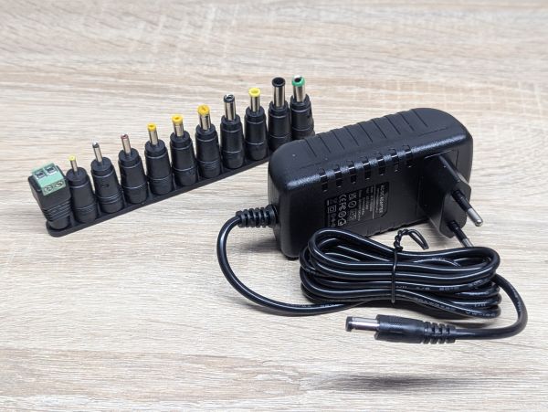 Новий Універсальний блок живлення AC/DC 15V з набором змінних роз'ємів