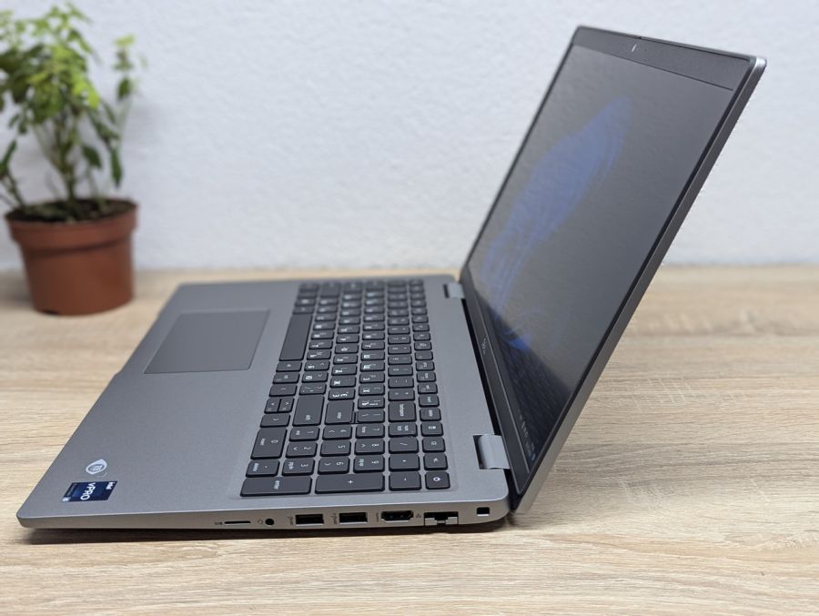 Ноутбук Б/В Dell Latitude 5530, Intel Core i5-1235U, DDR4 16GB, SSD 512GB, 15.6" Full HD
