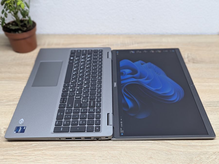 Ноутбук Б/В Dell Latitude 5530, Intel Core i5-1235U, DDR4 16 GB, SSD 512GB, 15.6" Full HD