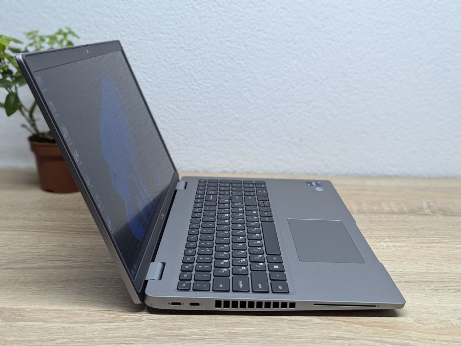 Ноутбук Б/В Dell Latitude 5530, Intel Core i5-1235U, DDR4 16 GB, SSD 512GB, 15.6" Full HD