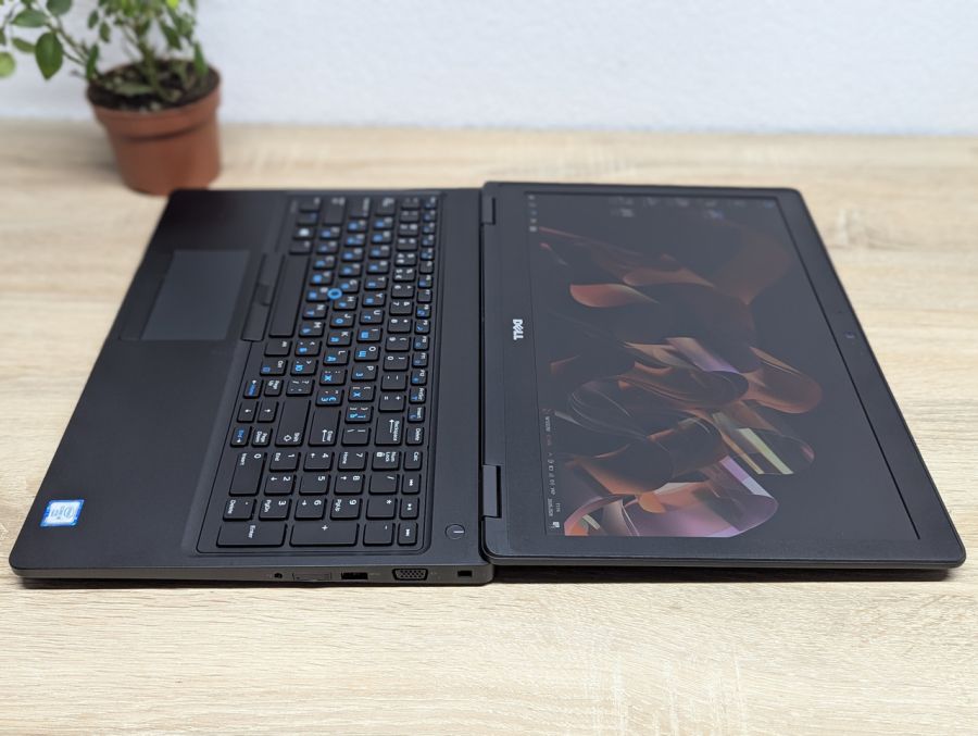 Ноутбук Б/В Dell Latitude 5580, Intel Core i5-6300U, DDR4 8 GB, SSD 128GB, 15.6" Full HD