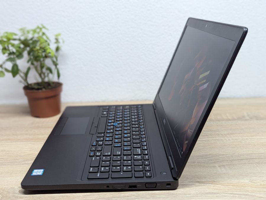 Ноутбук Б/В Dell Latitude 5580, Intel Core i5-6300U, DDR4 8 GB, SSD 128GB, 15.6" Full HD