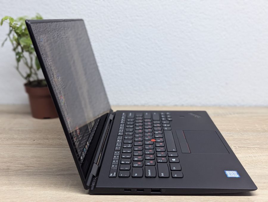Ноутбук Б/В Lenovo X1 Yoga 3rg, Intel Core i7-8550U, DDR3 8GB, SSD 256GB, 14" Full HD Сенсор