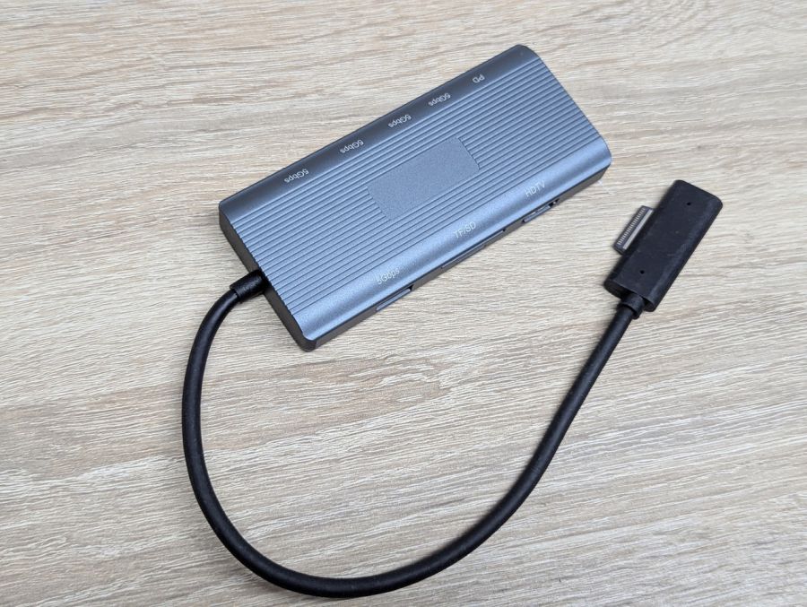 Новий USB-хаб 10в1 для пристроїв Microsoft Surface