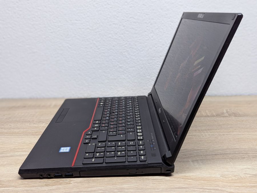 Ноутбук Б/В Fujitsu E556, Intel Core i7-6500U, DDR4 8 GB, SSD 128GB, 15.6" Full HD