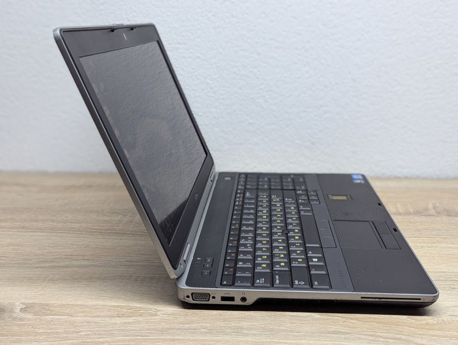 Ноутбук Б/В Dell Latitude E6530, Intel Core i7-3720QM, DDR3 8 GB, SSD 256GB, NVIDIA NVS 5200M 1Gb, 15.6" Full HD