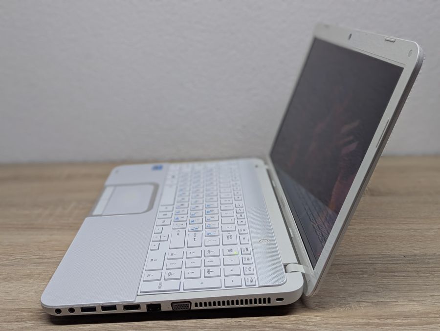 Ноутбук Б/В Toshiba Satellite L850, Intel Core i7-3630QM, DDR3 8 GB, SSD 256GB, AMD Radeon HD 7600M, 15.6" HD